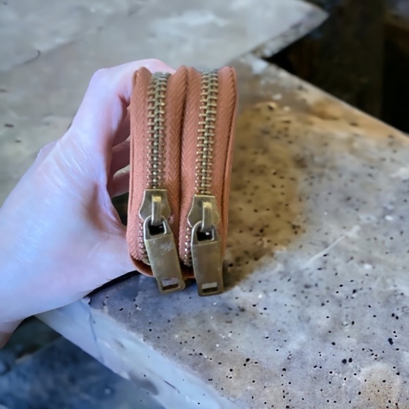 Leather Universal Thread Wallet - Picture 8 of 9